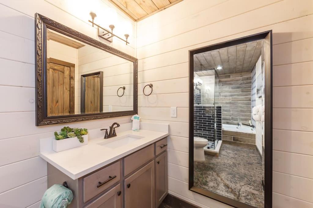Romantic A-Frame Private Hottub Firepit Neargsmnp Sevierville Εξωτερικό φωτογραφία